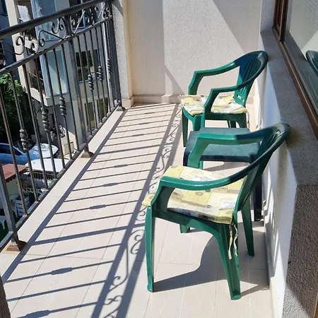 Апартамент Lazur By The Sea